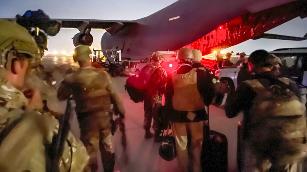 Master Sgt. Alexander Burnett/U.S. Army via AP כוחות הדיוויזיה המוטסת ה-82 של צבא ארצות הברית מסייעים בפינוי האמריקנים מאפגניסטן, ארכיון