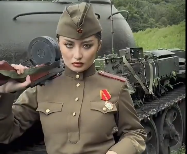 Larmée Russe Affiche Des Jeunes Femmes Séduisantes Pour Recruter Des Soldats - I24NEWS Photo Porno Hd